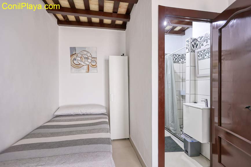 dormitorio y cuarto de baño