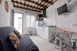 Bonito estudio de nueva construcción, funcional y moderno. Situado en una zona muy proxima a la playa andando. Muy tranquilo, con patio. Ideal parejas o matrimonio con un niño.
Estudio muy tranquilo en Conil