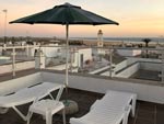 Estudio con terraza y vistas al mar en zona muy centrica y tranquila.
Estudio de un dormitorio en Conil