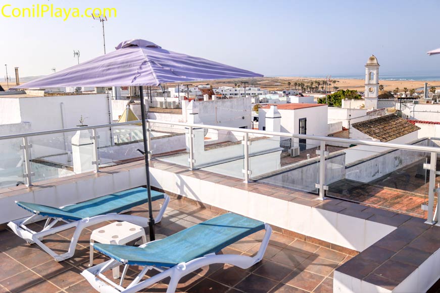 terraza con vistas al mar y a Conil