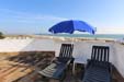 Estudio en plena zona de ambiente de Conil, cerca de la playa andando. Ideal parejas jóvenes. Consta de 1 dormitorio con dos camas individuales y armario, salón - comedor - cocina y cuarto de baño
Estudio en Conil en la zona de copas y ambiente