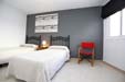 Estudio en plena zona de ambiente de Conil, cerca de la playa andando. Ideal parejas jóvenes. Consta de 1 dormitorio con dos camas individuales y armario, salón - comedor - cocina y cuarto de baño
Estudio para 2 o 3 personas.