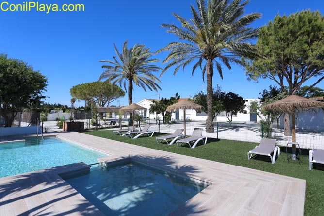 chalet conil piscina