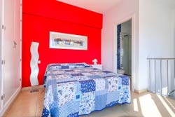 Estupendo estudio en Conil de nueva construcción con terraza privada. Ideal para parejas que desean pasar unas vacaciones tranquilas en Conil.
Alquiler de vacaciones para 2 personas.