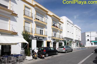 Fachada del apartamento. Es el penúltimo conjunto, el primero del bloque blanco.