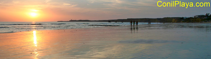 Atarceder en la playa de la Fuente del Gallo, Conil.