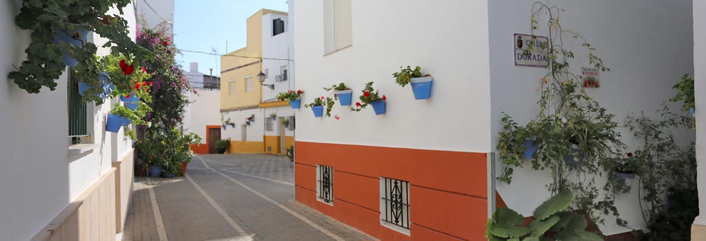 Calle de Conil y calle Dorada.