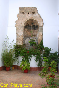 Antiguo pozo en el Mesón del Duque, en la calle Virgen.