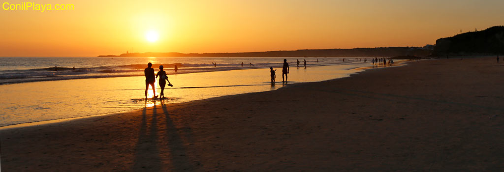 Atardecer en Conil, en la playa de la Fontanilla