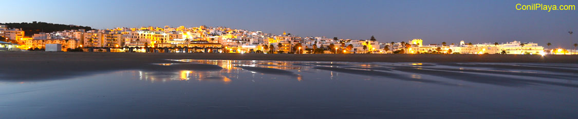 Conil de Noche Visto desde la playa