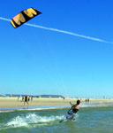 Kitesurf en Conil en la desembocadura del rio Salado.