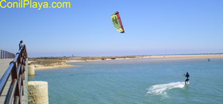 kitesurf en el rio salado, Conil.