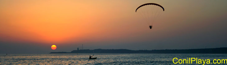 Puesta de Sol en agosto de 2008, con parapente y barca a remo.