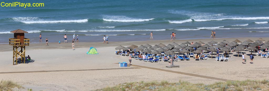 Baño por la mañana temprano en Conil.