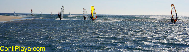 windsurf en la playa de los Bateles, en la desembocadora del rio Salado con levante fuerte.