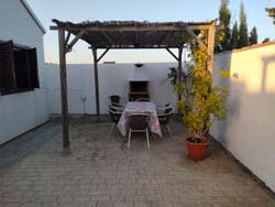 Chozo tipico del Palmar con las comodidades de las casas más modernas. Zona muy tranquila.
ver fotos