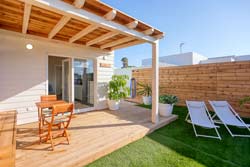 Casa en primera linea de playa frente a la Torre de El Palmar. Dispone de porche y barbacoa.
ver fotos