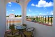 2 dormitorios,4 personas. Bonito apartamento en El Palmar de 2 dormitorios cerca de la playa andando, en el Carril del Pino. Dispone de terraza y patio con barbacoa. El aparcamiento es privado con cancela.

