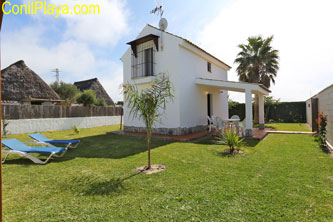 Casa en El Palmar de dos planta en zona tranquila.