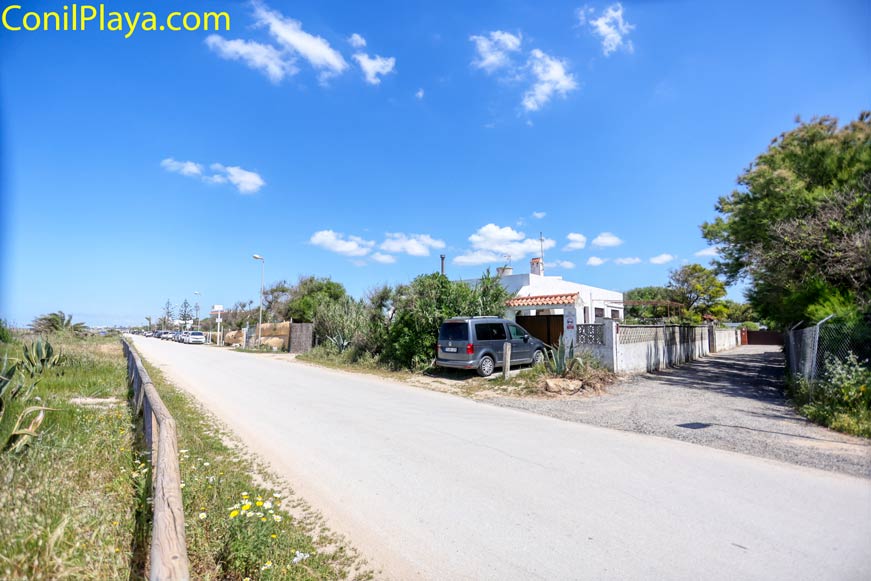 Acceso a la casa desde la carretera del palmar