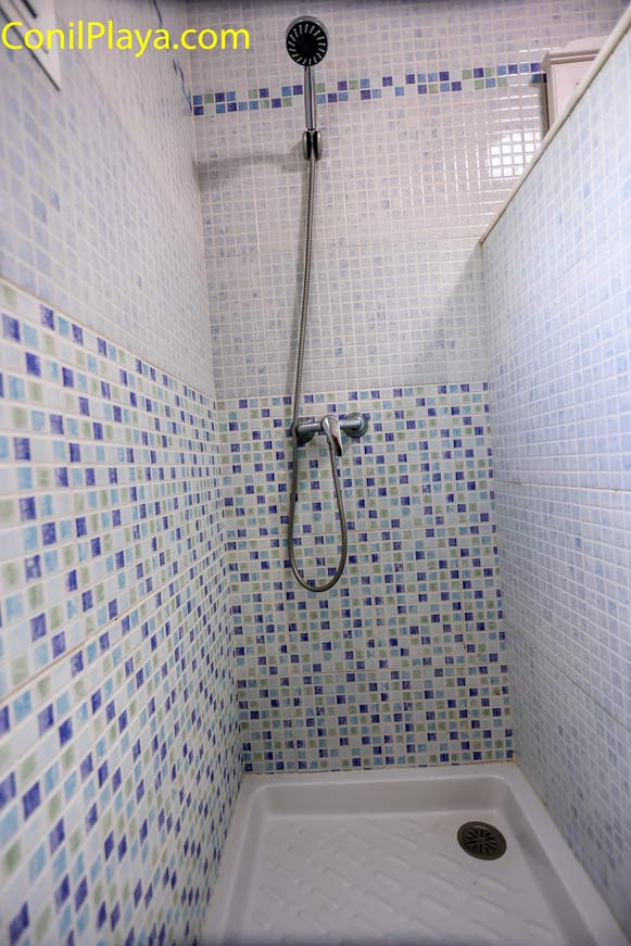 ducha del cuarto de baño