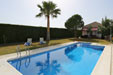 Se encuentra cerca de la playa de El Palmar, muy tranquila e intima, amplio jardin vallado. Piscina privada, barbacoa, porche, totalmente vallada con total privacidad.
Casa en el Palmar