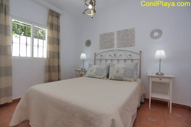 Cama de matrimonio del dormitorio principal