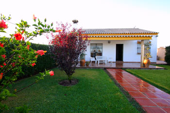 Vista frontal de la casa.