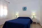 Casa situada en zona muy tranquila ideal para descanzar lejos de ruidos. Porche, merendero, barbacoa. Aparcamiento privado.
Chalet de 2 dormitorios y capacidad para 4 personas.