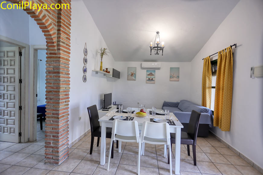 Mesa comedor para 4 comensales y salón