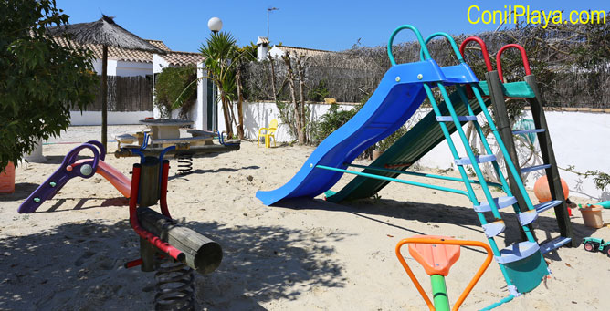 Tobogán de la zona infantil