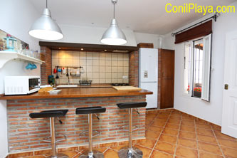 cocina con barra americana