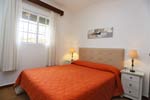 Estupendo chalet situado en primera linea de playa de El Palmar, barbacoa, amplio jardin, azotea con pérgola con excelentes vistas.
casa 3 dormitorios para 7 personas.