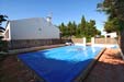 2 dormitorios,5 personas. Casas de dos dormitorios cerca de la playa de El Palmar, a 250m. Cómodo porche, jardín con barbacoa y piscina privada. El aparcamiento es privado.
