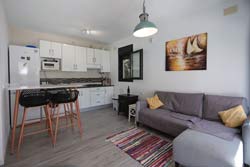 3 dormitorios,8 personas. Chalet en El Palmar con barbacoa para alquiler de vacaciones, en zona muy tranquila y relajada. 3 dormitorios, amplio jardin, para 5 personas. Alojamiento ofrecido por particulares