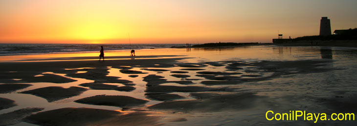 Puesta de Sol en la Playa El Palmar con Torre Nueva. Julio de 2009.