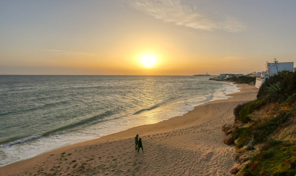 Playa de Los Caños de Meca, al fono el faro de Trafalgar. 1 Nov 2010