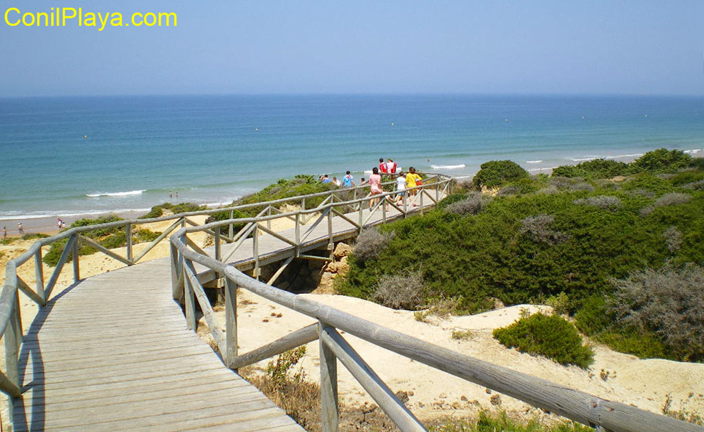 Pasarela de acceso a la playa