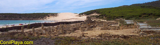 Ruinas de Baelo Claudia y playa de Bolonia.