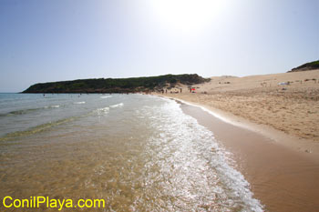 Vista general de la playa de Bolonia.