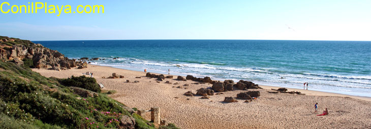 La cala de Roche, el Aspero, se encuentra frente al hotel Calas de Conil.