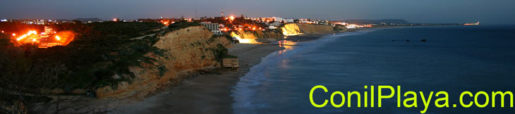 Vista nocturna de la costa de Conil