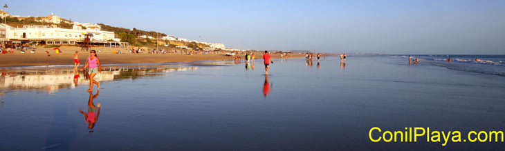 Paseando por la playa de la Fontanilla, Agosto de 2008.