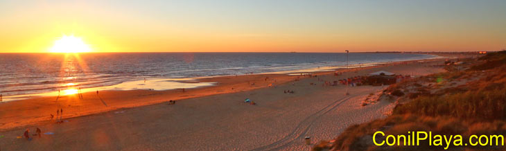 Atardecer en la playa de El Puerco.