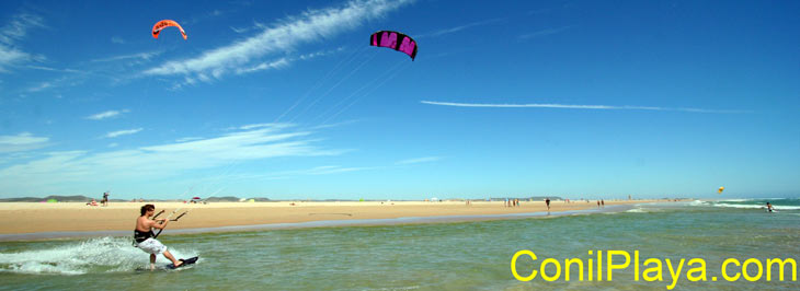 Kitesurf en la desembocadura del rio salado.