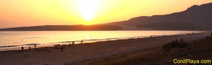 Puesta de Sol en la playa de Bolonia. 17 de agosto de 2011.