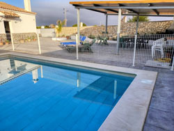 2 dormitorios,6 personas. Chalet con piscina privada en Vejer, en Manzanete, cerca de Montenmedioy Barbate. Tiene 2 dormitorios y capacidad para 4 personas. Muy tranquilo.