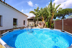 3 dormitorios,8 personas. Tranquilo chalet con piscina privada en El Soto, Vejer de la Frontera, en el entorno natural de Dehesa de Montenmedio. 