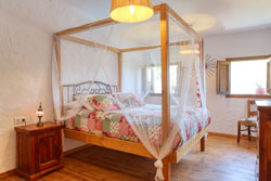 Tranquilo chalet con piscina privada en El Soto, Vejer de la Frontera, en el entorno natural de Dehesa de Montenmedio. Capacidad para 4 a 6 personas. Piscina privada