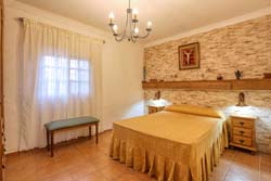 Estupendo chalet con piscina privada, 2 barbacoas, 3 camas de matrimonio, amplia parcela. Entre Vejer y Barbate. Ideal familias o grupos de amigos
4 dormitorios para 9 o 10 personas